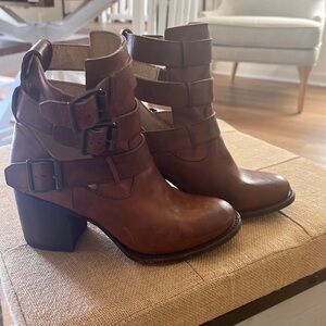 FREEBIRD by Steven Rolling Cutout Booties Distressed Leather Women’s 6